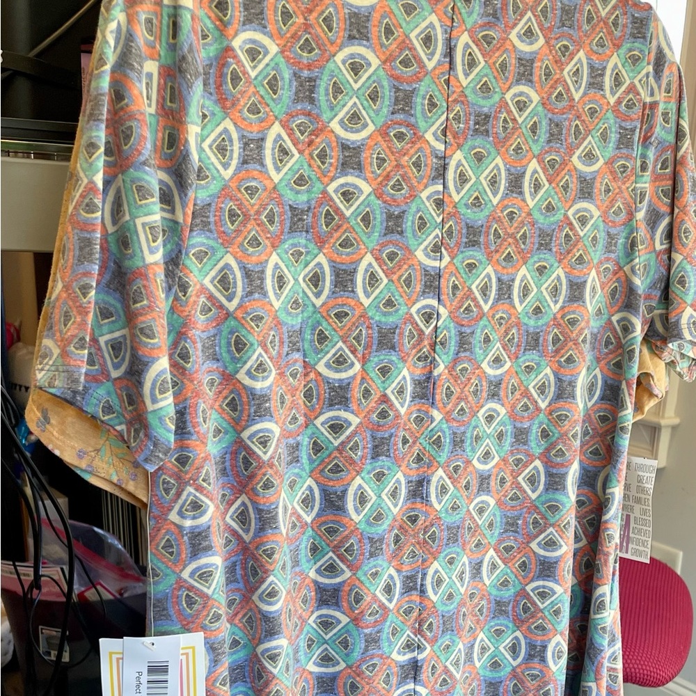 LuLaRoe Perfect T NEW, Womens MLight weight fabric,never been worn,spring colors